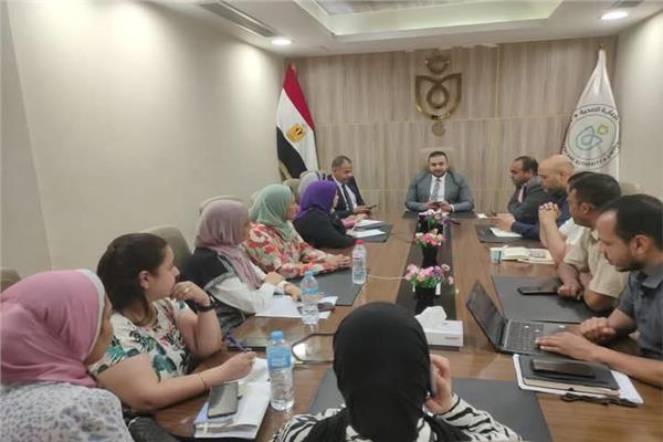 الدكتور محمد شعبان مدير فرع الهيئة بالأقصر