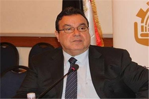 محمد البهى رئيس لجنة الضرائب والجمارك 