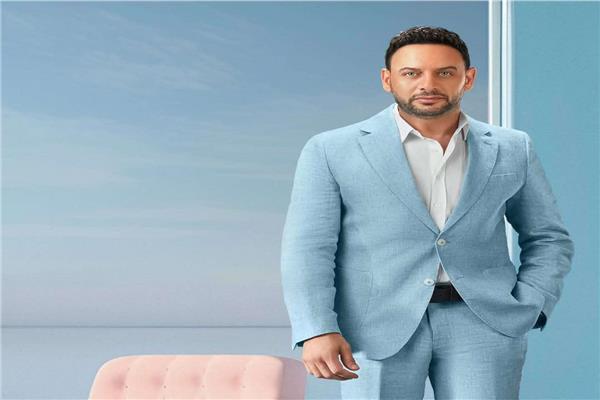 الفنان مصطفى قمر