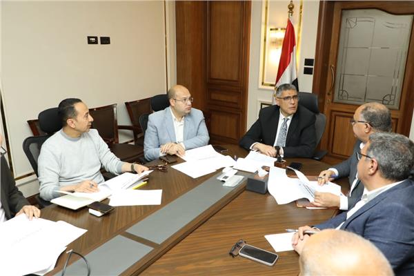  محافظ الجيزة  :  يبحث آليات تطوير منظومة النظافة وتحقيق رضا المواطنين     