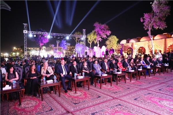 وزيرالشباب والرياضة ومحافظ أسوان يخلال افتتاح المهرجان