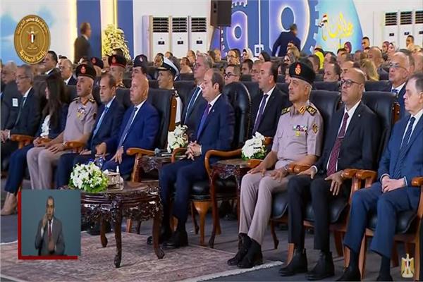 الرئيس السيسى يشهد عرضًا لعدد من المصانع الجديدة الناجحة