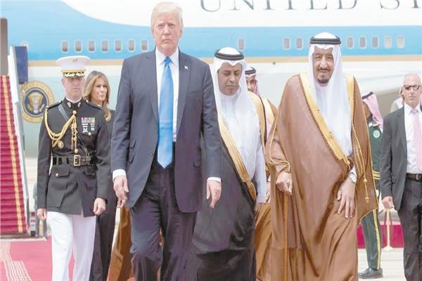 ترامب والملك سلمان أثناء زيارته للرياض عام ٢٠١٧ - صورة أرشيفية