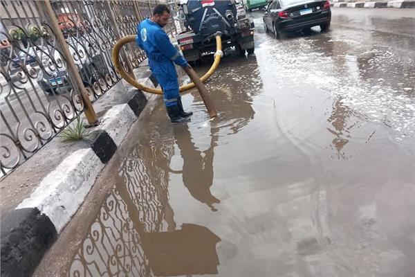 جهود مكثفة لرفع اثار الأمطار بمدينة طنطا