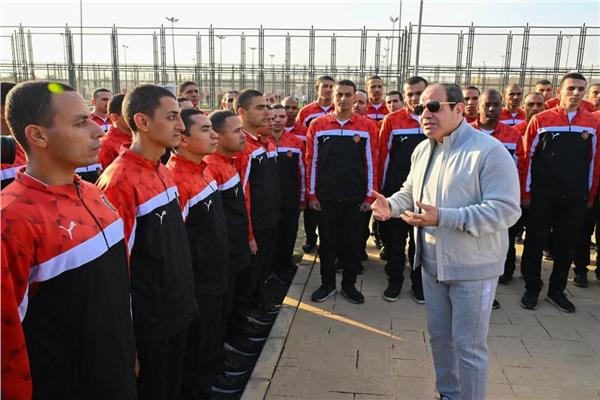 الرئيس السيسي خلال لقائه أئمة الأوقاف الجدد في الأكاديمية العسكرية