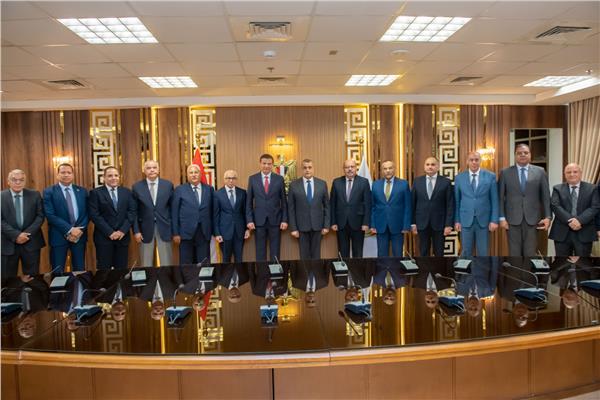 وزيرا الإنتاج الحربى و الزراعة يشهدان توقيع اتفاقية للاستفادة من المنتجات المدنية والمعدات الزراعية