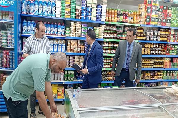 المرور على 778 منشأة غذائية وتحرير 528 محضرًا للمخالفات خلال أبريل الماضى