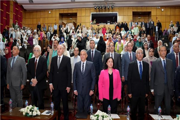 محافظ الإسماعيلية يشهد احتفالية لعرض إنجازات جمعية تكاتف
