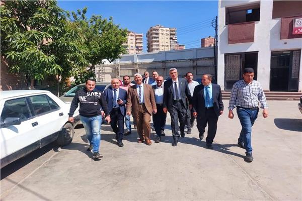 رئيس شركة كهرباء جنوب الدلتا خلال الجولة