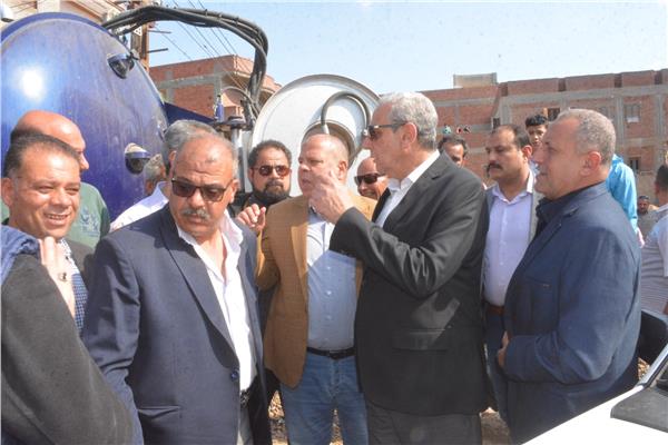 محافظ الغربية يتفقد مشروع الصرف الصحي بقرى الجابرية