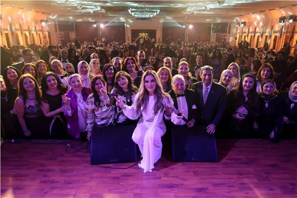 الفنانة نيكول سابا في حفل غنائي بشرم الشيخ