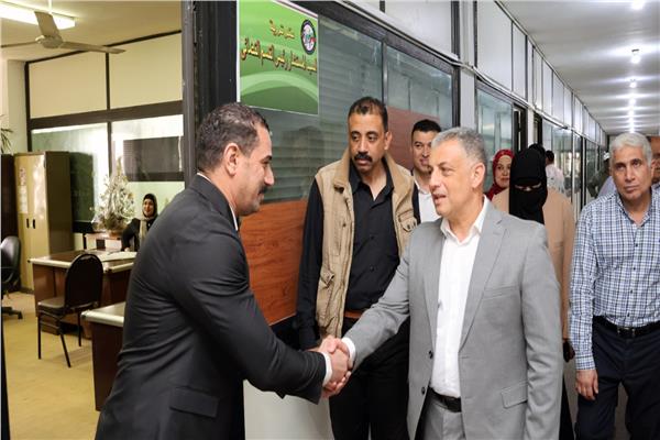 محافظ الإسماعيلية يتفقد الديوان العام 
