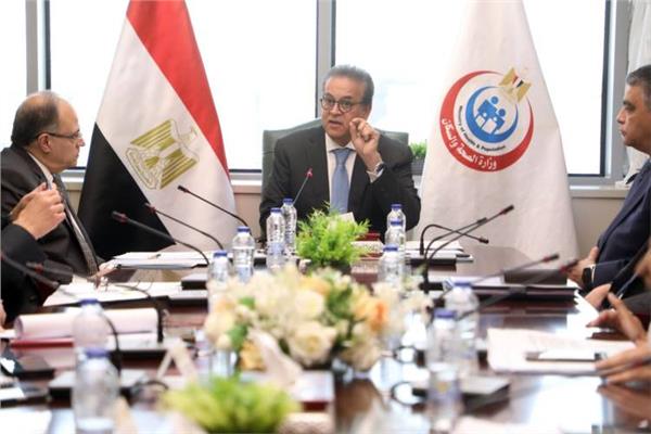 وزير الصحة يعقد اجتماعًا لمناقشة الموارد المالية لصندوق مواجهة الطوارئ 