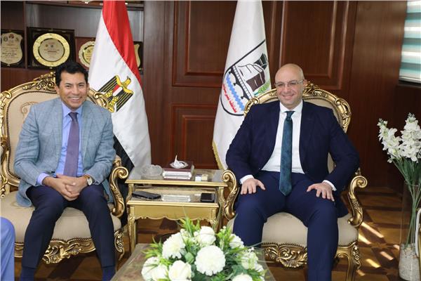 محمد هانى غنيم و أشرف صبحي خلال اللقاء