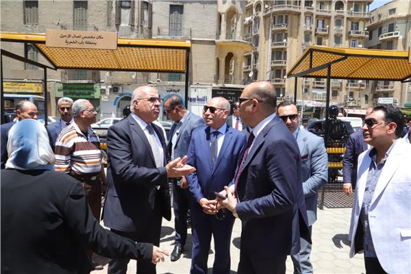 وزير العمل ومحافظ القاهرة يتفقدان أماكن انتظار لائقة لعمال التراحيل بباب الشعرية