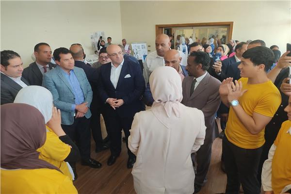 وزير الشباب والرياضة ومحافظ بني سويف  يتفقدان مركز التنمية الشبابية