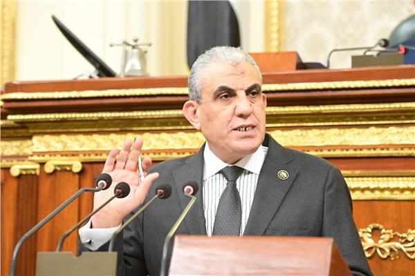 النائب عادل عبد الفضيل رئيس لجنة القوي العاملة