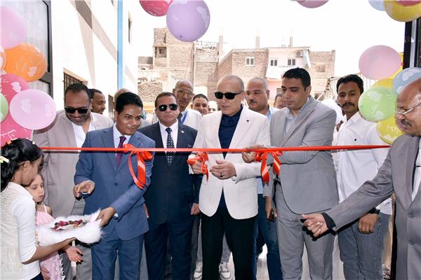 محافظ الأقصر يفتتح مركز تنمية وصحة الأسرة بقرية الديمقراط