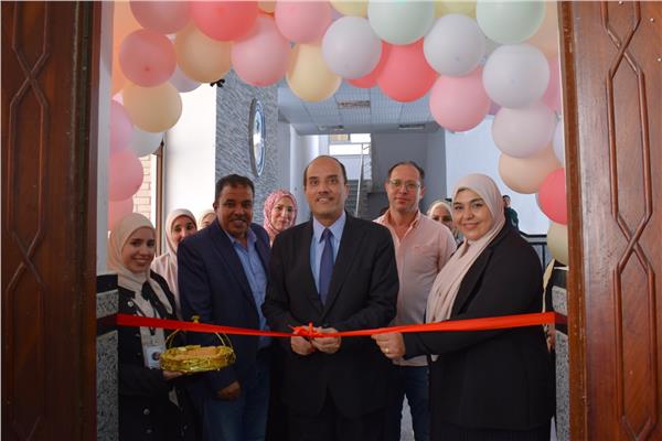 الدكتور حسن الدمرداش رئيس جامعة العريش يفتتح معرض "الإبداع الدائم" 