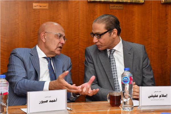 الكاتب الصحفي إسلام عفيفي خلال حديثه مع المهندس أحمد صبور