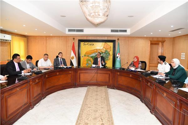 محافظ الفيوم يتابع آليات تنمية الثروة السمكية وإعادة التوازن البيئي لبحيرة قارون