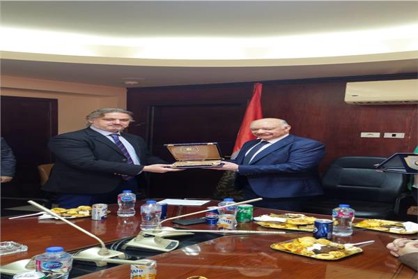 القنصل العام اليوناني إيوانيس بيرجاكيس 