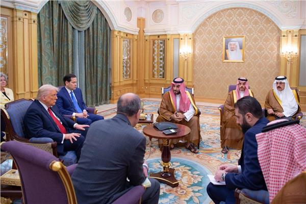 الرئيس السوري أحمد الشرع في لقاء مع الرئيس الأمريكي دونالد ترامب