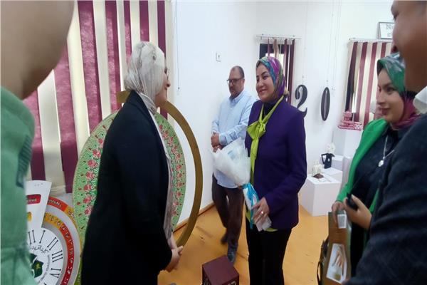 نائب رئيس جامعة دمنهور تفتتح معرض منتجات الطلاب