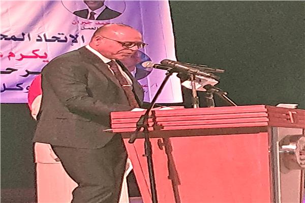  وزير العمل 