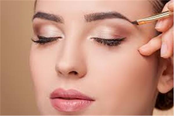 مكياج عملي وسريع للمرأة العاملة