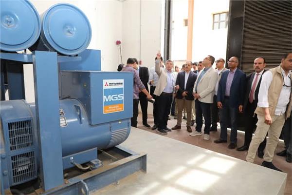 وزير الإسكان ومحافظ الشرقية يتفقدان مشروع الصرف الصحي بقرية ميت جابر