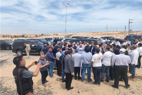 وزير النقل يشدد على الالتزام بالخطط الزمنية لمسار خط السكة الحديد ببئر العبد 