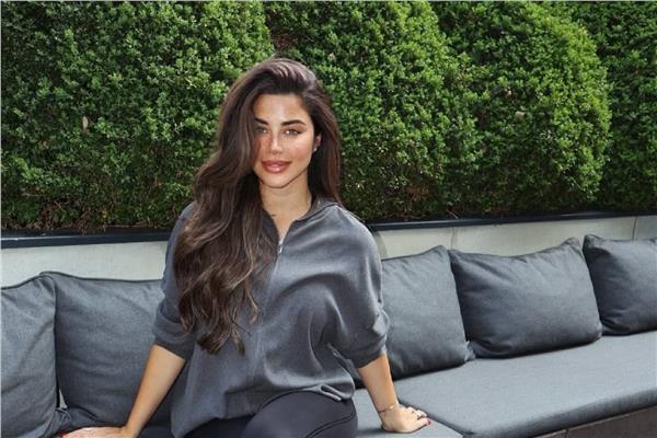  الفنانة  يارا السكري