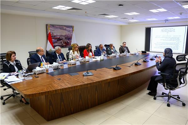وزيرة التنمية المحلية - لجنة الوظائف القيادية