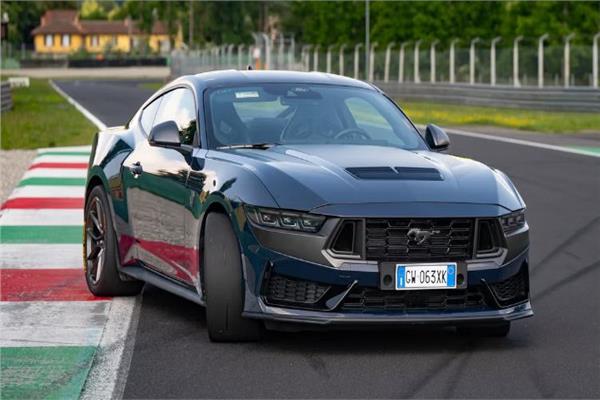 إطار بيريللي تروفيو تراك بسيارة سباق