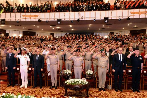 القائد العام للقوات المسلحة خلال اللقاء
