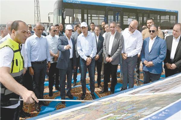 د. مصطفى مدبولى يتابع مشروعات النقل الجماعى