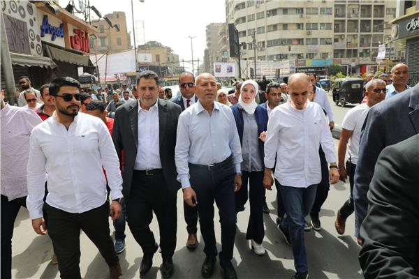 محافظ القاهرة يتفقد شارع روض الفرج بعد الانتهاء من تطويره 