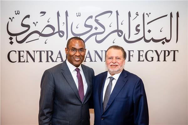 حسن عبد الله، محافظ البنك المركزي و  نايجل كلارك، نائب المدير العام لصندوق النقد الدولي
