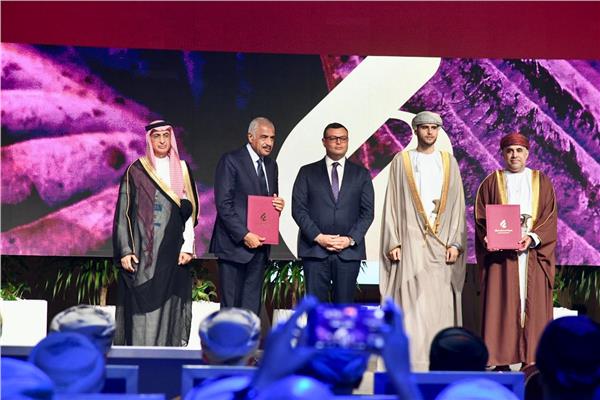 طلعت مصطفى توقع إتفاقية مع وزارة الإسكان بسلطنة عمان