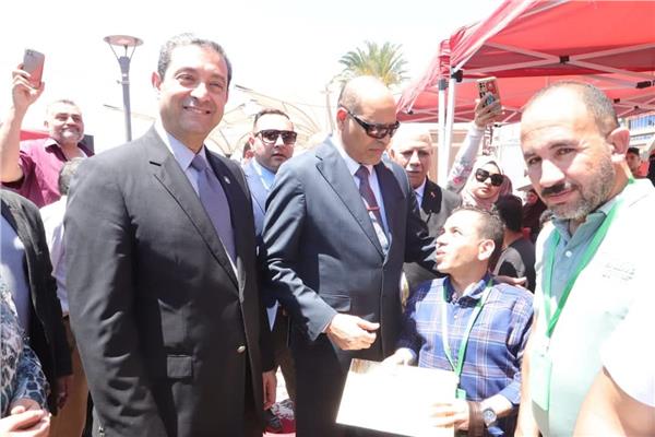 الدكتور أيمن الشهابي محافظ دمياط و محمد جبران  وزير العمل خلال ملتقى توظيف