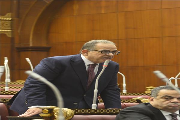 النائب طارق عبد العزيز