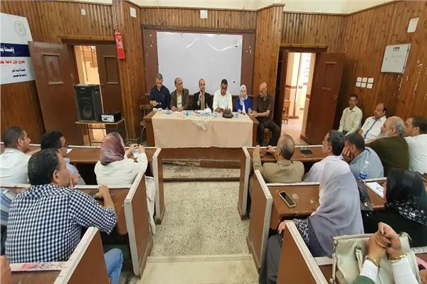 وكيل وزارة التربية والتعليم بمحافظة المنوفية خلال الاجتماع