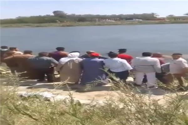 إنتشال جثتى طفلين توأم 
