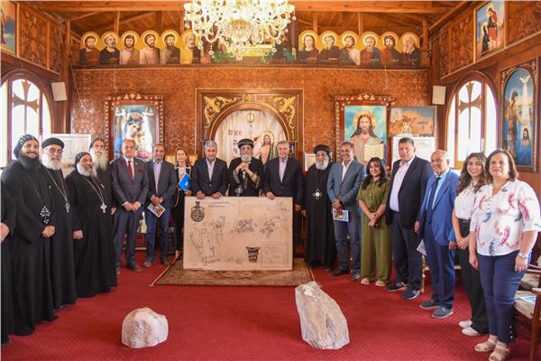  وزير السياحة والبابا تواضروس