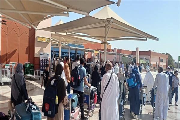  وصول أول أفواج حجاج الجمعيات الأهلية إلى المدينة المنورة