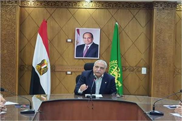 مدير تعليم القليوبية يتفقد مركز توزيع أسئلة الدبلومات الفنية