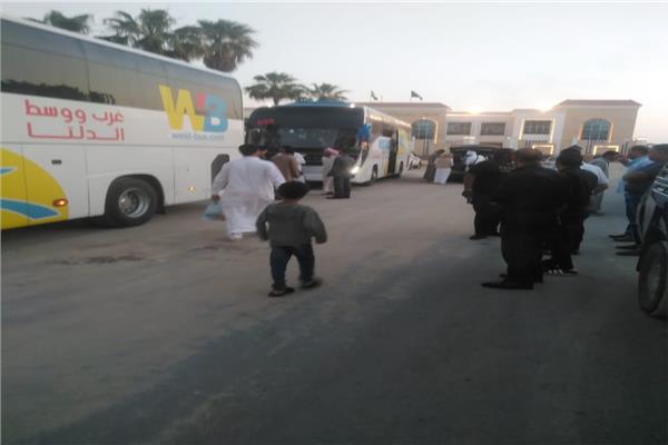 محافظ مطروح يهنئ حجاج قرعة وزارة الداخلية من أهالى مطروح
