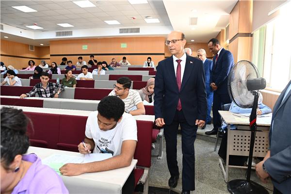  المنشاوي يتفقد لجان امتحانات جامعة أسيوط الأهلية ويتابع انتظام العمل بالمرافق الإدارية
