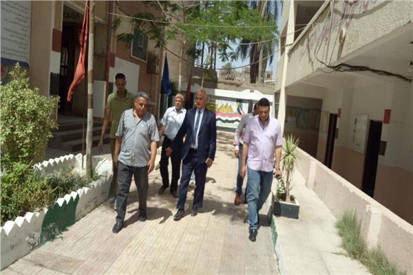 أبو حطب يتفقد لجان إمتحانات الفصل الدراسي الثاني بمدارس أشمون